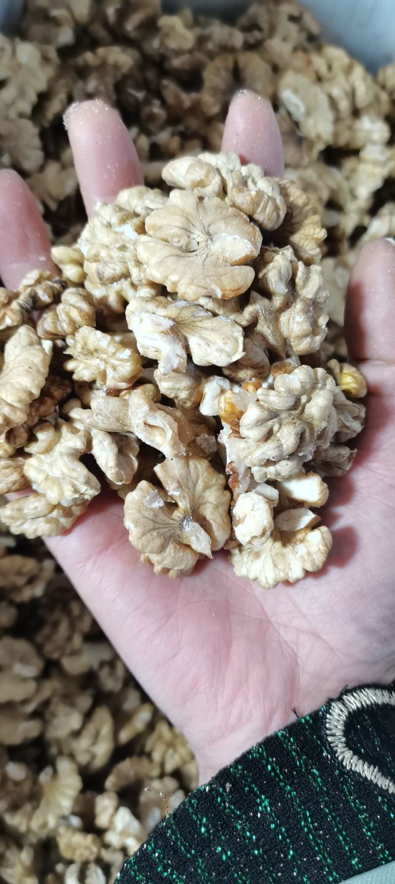 云南老树核桃仁手工剥壳核桃仁，手工挑选尖白核桃仁