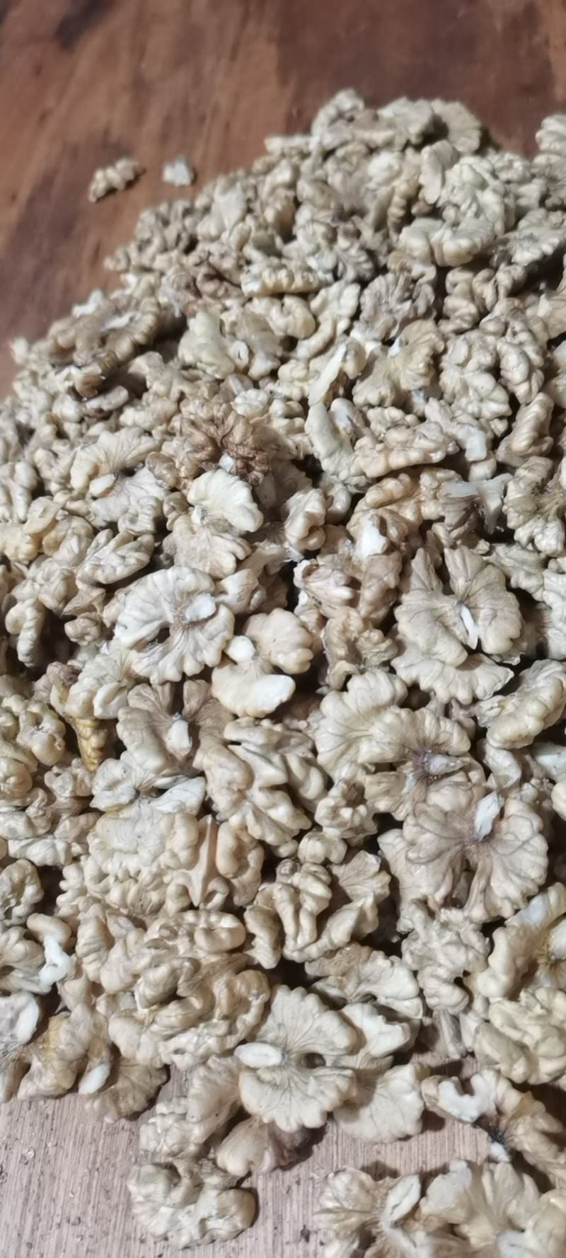 云南老树核桃仁手工剥壳核桃仁，手工挑选尖白核桃仁
