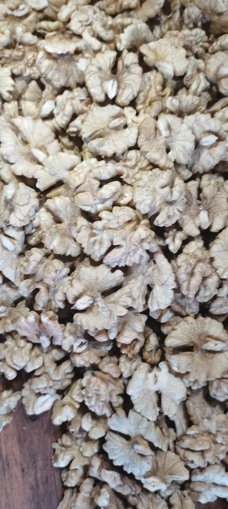 云南老树核桃仁手工剥壳核桃仁，手工挑选尖白核桃仁