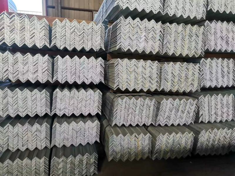 本公司承接各种方管，圆管椭圆管工字刚等钢材。