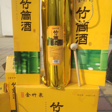 竹筒酒厂家直竹筒酒42%度六瓶装三个手提袋酒质微黄