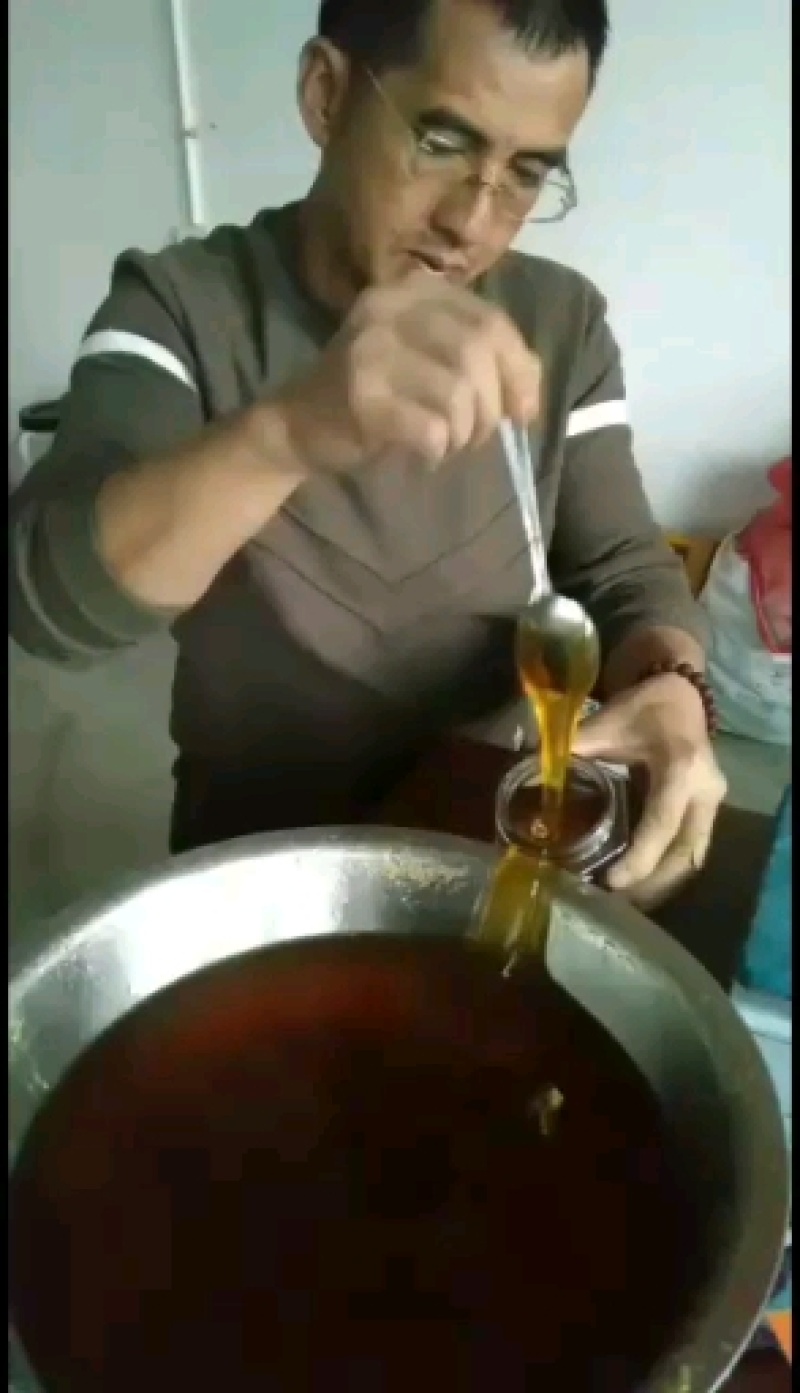蜂蜜，自家养殖，采自自然百花，原味原蜜，一年一次，纯正，