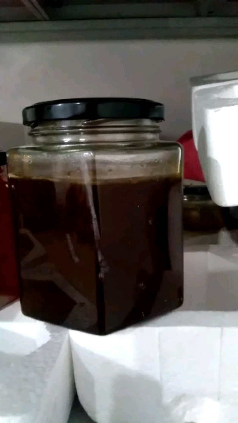 蜂蜜，自家养殖，采自自然百花，原味原蜜，一年一次，纯正，