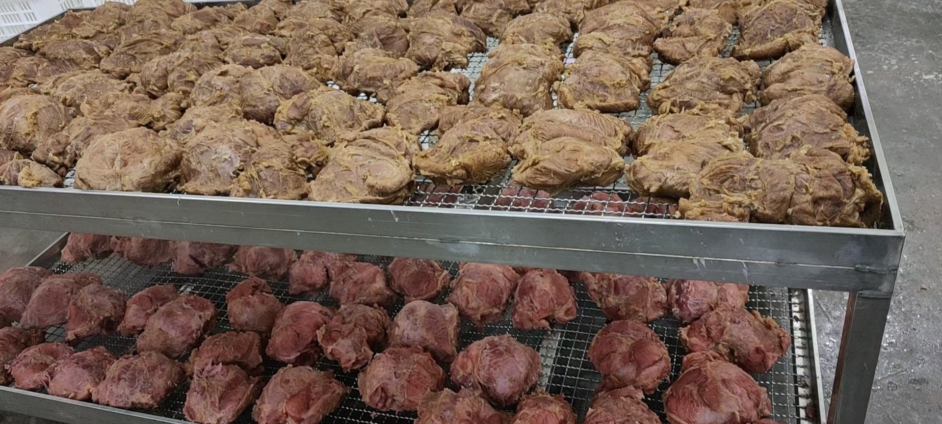 香芋头蒸鸭肉生坯组装过程