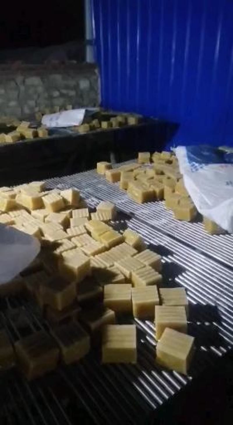冻豆腐大量批发，7x7的块，半斤左右重