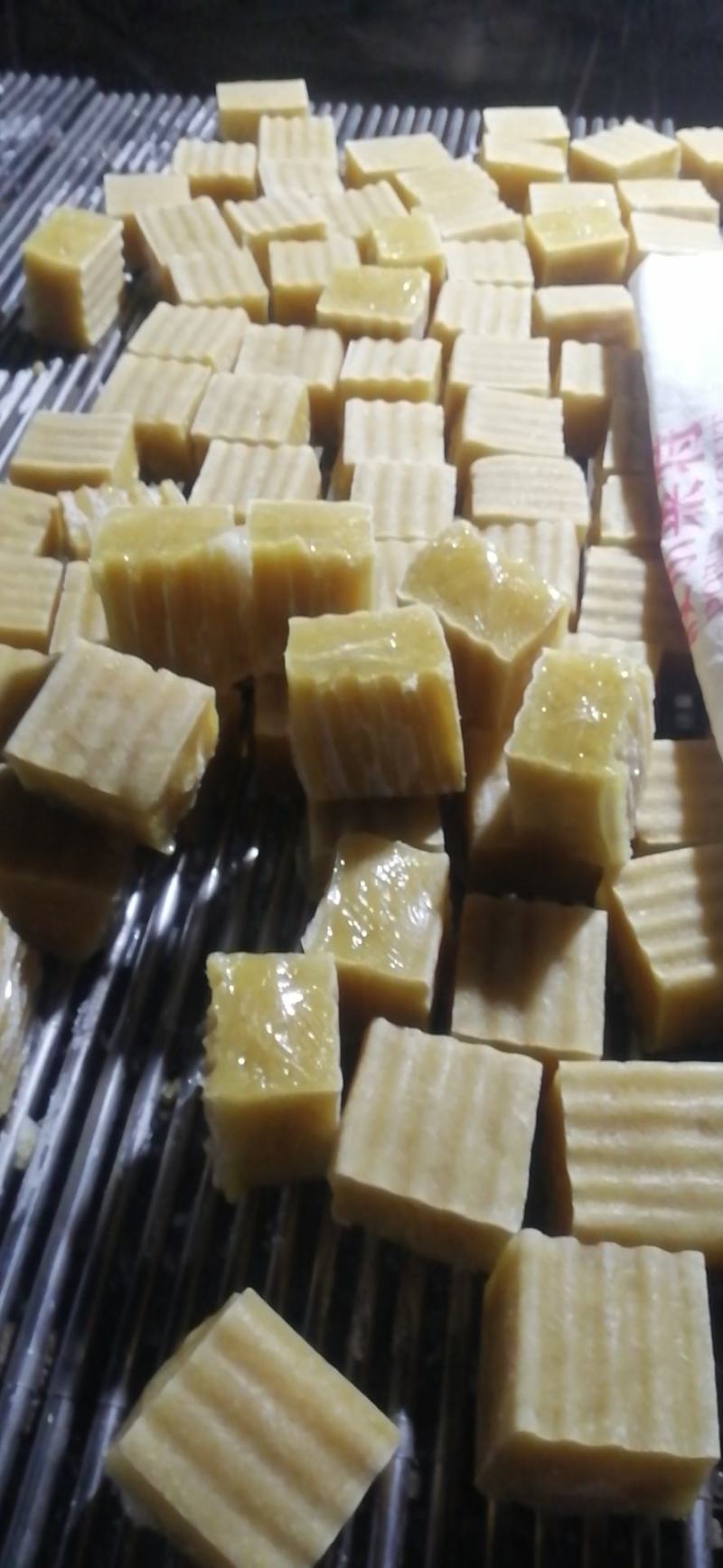 冻豆腐大量批发，7x7的块，半斤左右重