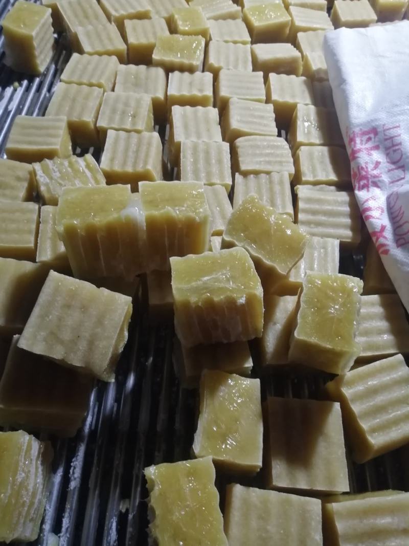 冻豆腐大量批发，7x7的块，半斤左右重