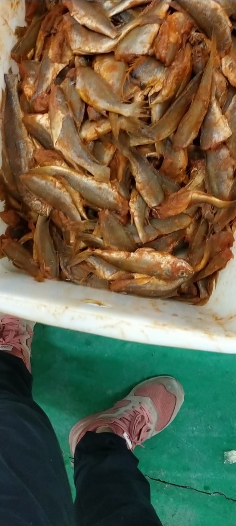 香辣小黄鱼，去头，去内脏，适合餐饮，油炸，超市