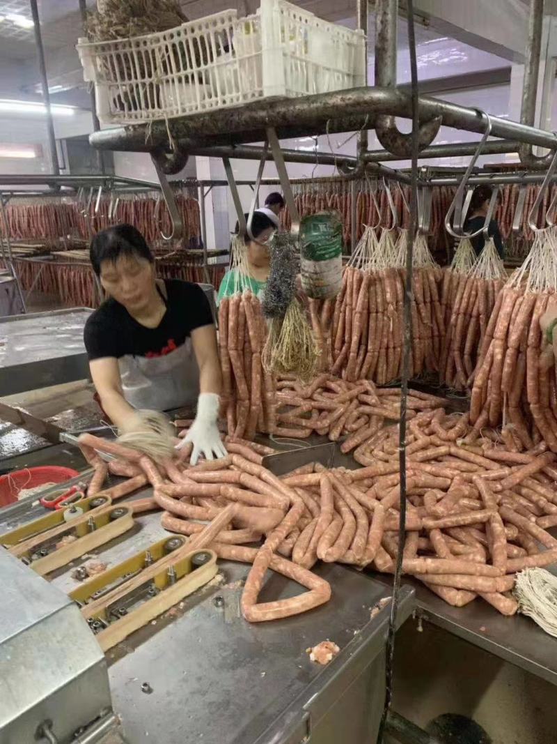 红香鸿香肠高品质好销量，五香麻辣广味三个味道，一件30斤