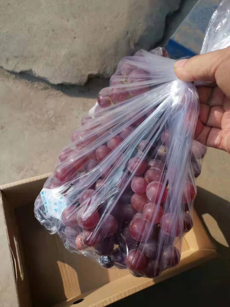 巨峰葡萄，颗粒大，颜色好，口感甜，礼盒包装，春节送礼佳品