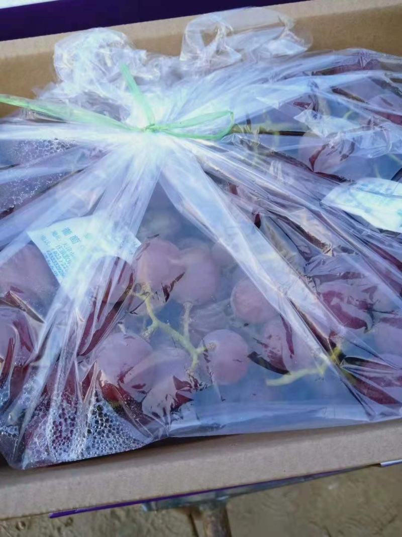 巨峰葡萄，颗粒大，颜色好，口感甜，礼盒包装，春节送礼佳品
