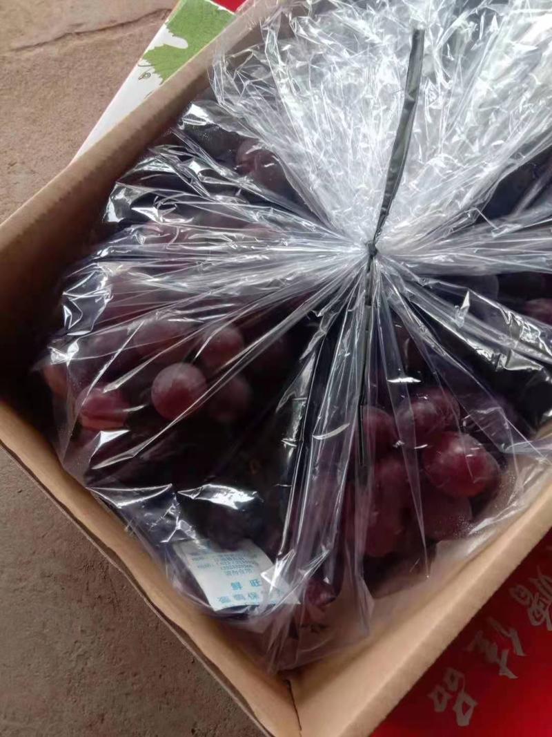 巨峰葡萄，颗粒大，颜色好，口感甜，礼盒包装，春节送礼佳品