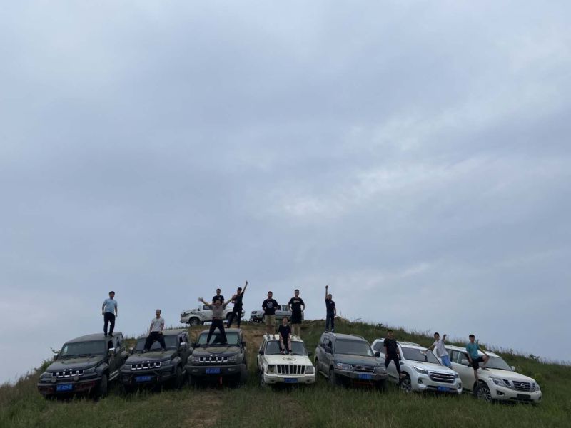 荒山出租转让，可做养殖种植，海拨1000米。
