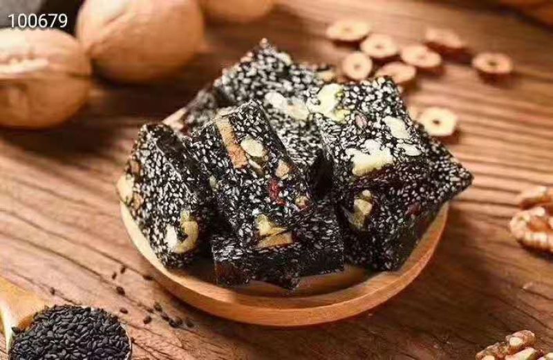 核桃糕，芝麻糕，农家特殊小吃。