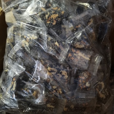 核桃糕，芝麻糕，农家特殊小吃。