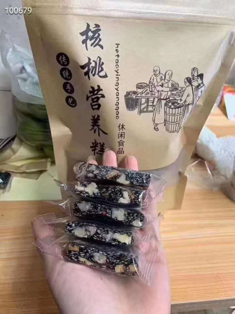 核桃糕，芝麻糕，农家特殊小吃。