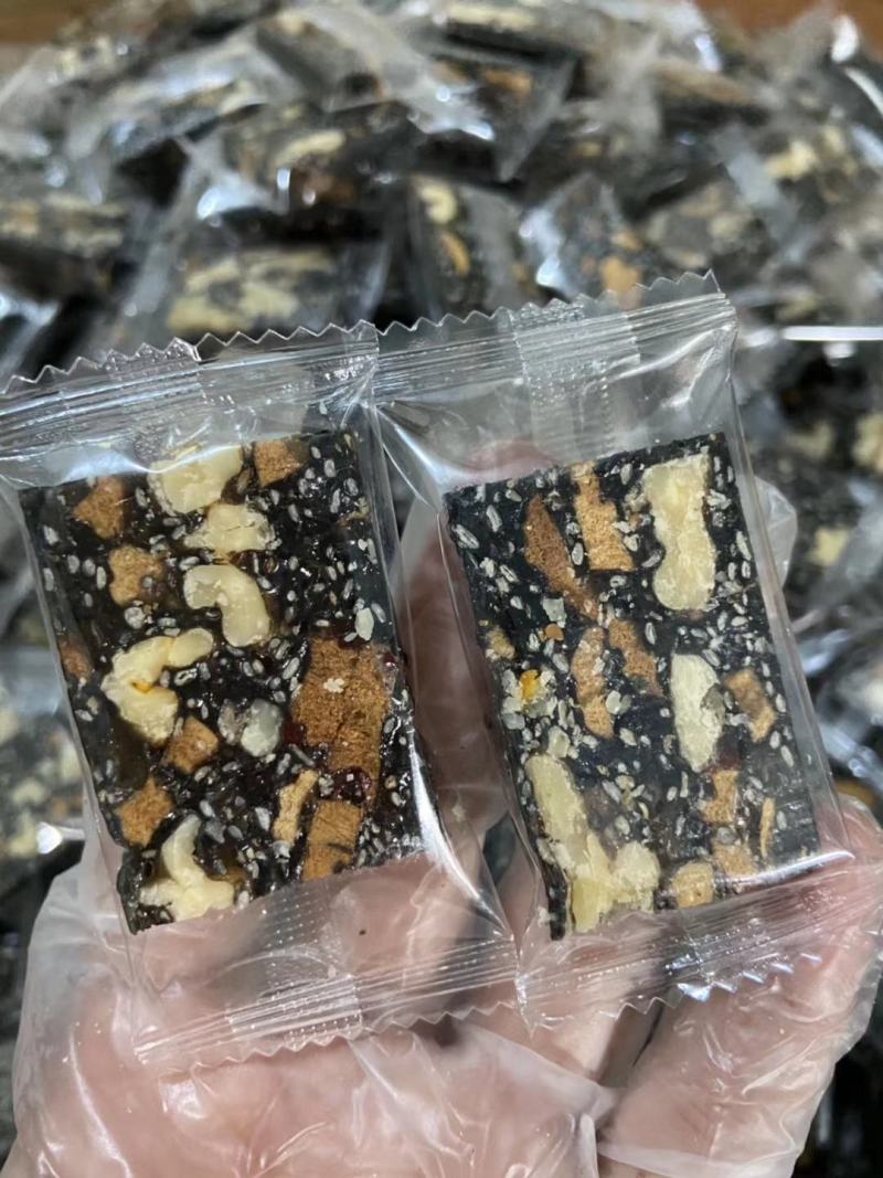 核桃糕，芝麻糕，农家特殊小吃。
