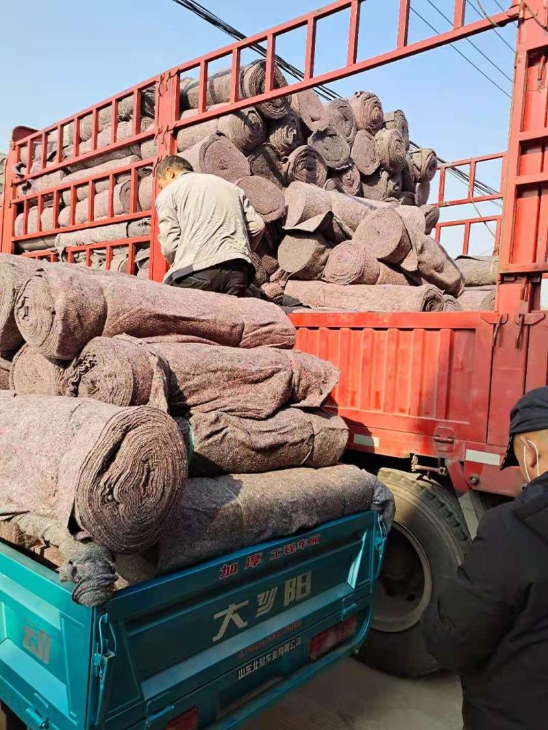 土工布毛毡无纺布保温被冬季蔬菜大棚保温用被！