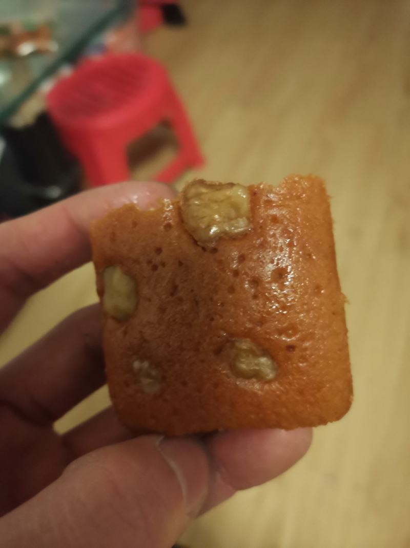 （包邮）新疆特产安居尔核桃巴哈力，炼奶千层糕。一箱25袋