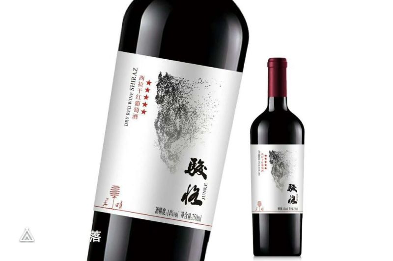河北省张家口市怀来沙城产区优质晚采收，高糖度葡萄酿造而成