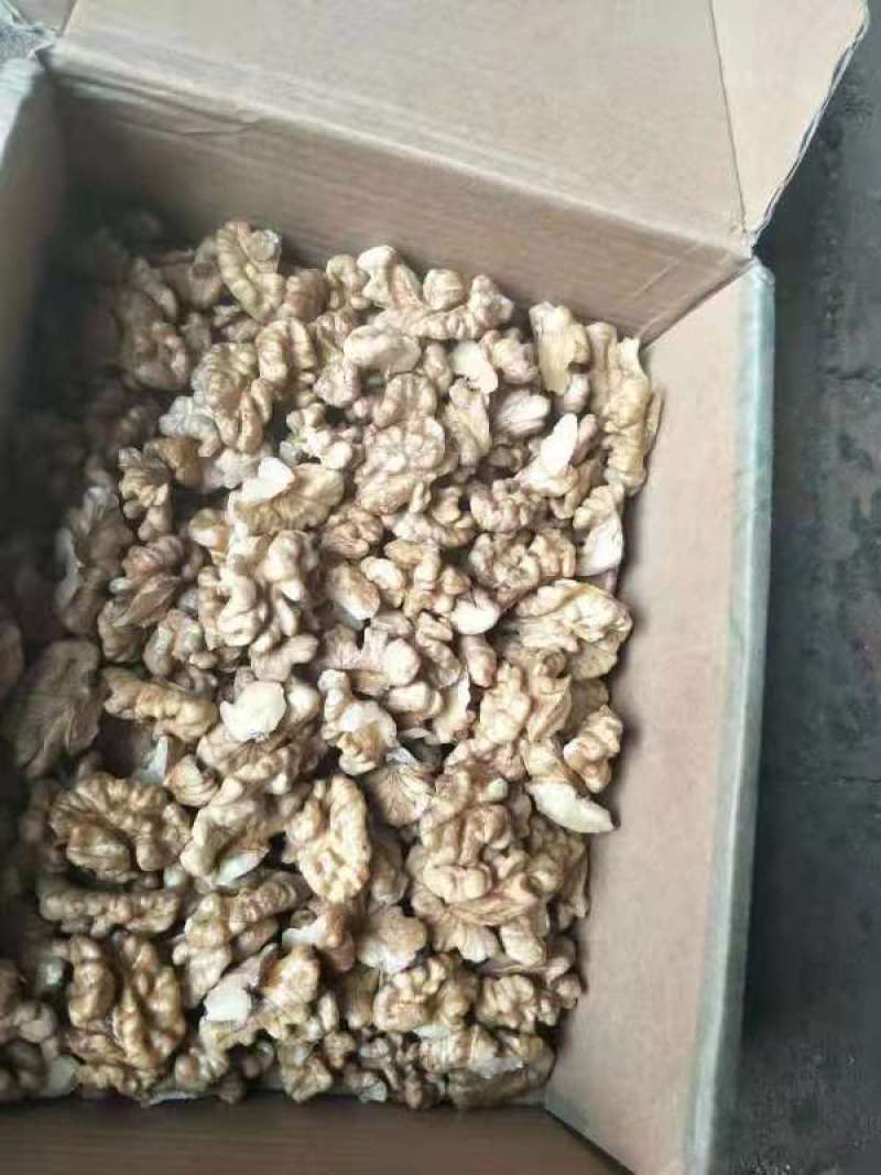 产地批发各种规格核桃仁