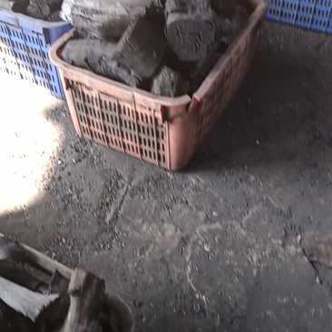 荔枝木炭现货，有需要联系我