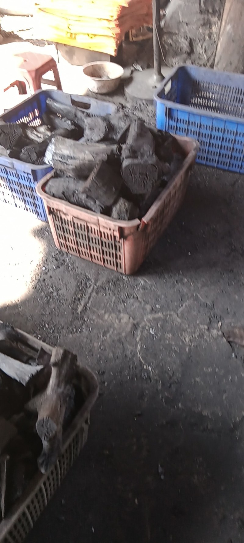 荔枝木炭现货，有需要联系我
