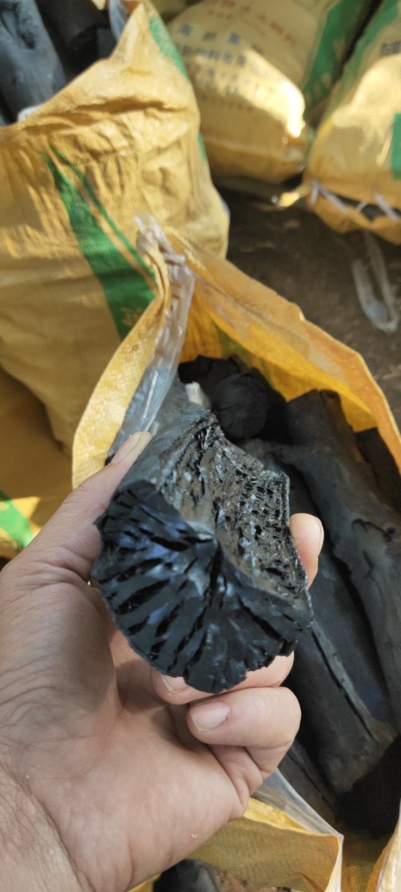 荔枝龙眼木炭没皮没灰没水份，质量保证，欢迎来厂参观