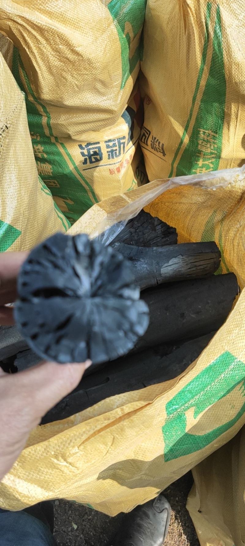 荔枝龙眼木炭没皮没灰没水份，质量保证，欢迎来厂参观