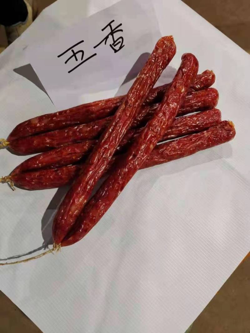 年货美味农家腊肠地摊展会热销腊肠三种味道证件齐全