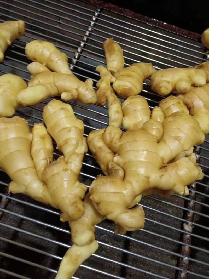 生姜大黄姜大量上市需要的可以联系保质保量