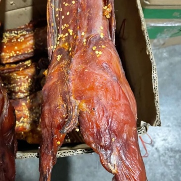 烟熏兔烟熏兔肉整只兔厂家直销跑江湖地摊货源可实地看货