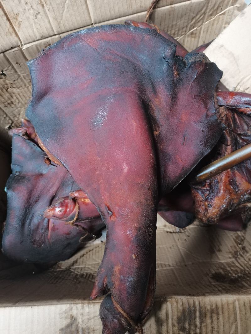四川特产烟熏腊猪脚，烟熏破猪脚，一手货源，价格美丽