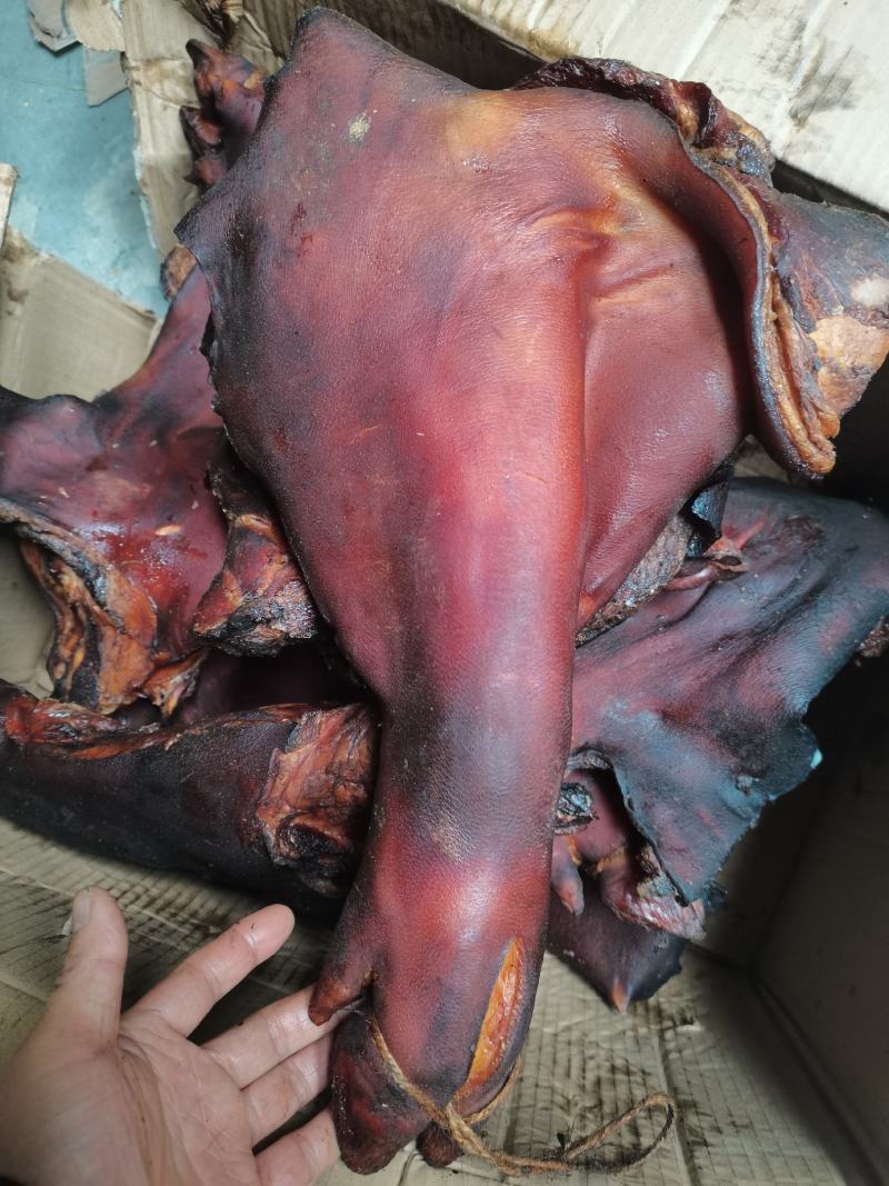 四川特产烟熏腊猪脚，烟熏破猪脚，一手货源，价格美丽