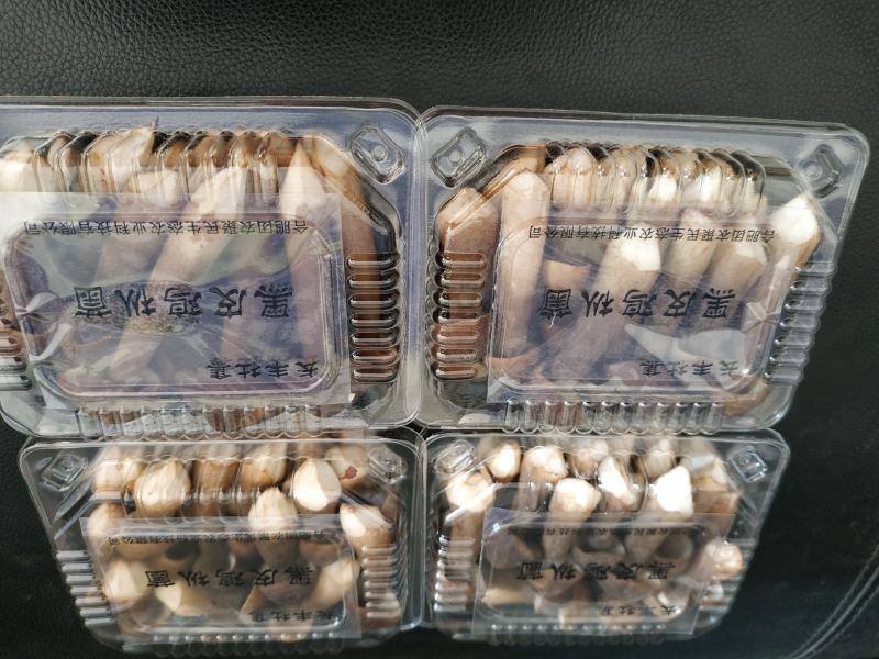 菌菇礼盒，新鲜食用菌组合，松茸，金耳，鸡枞，秀珍菇