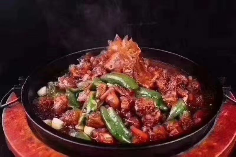 章丘铁锅炒鸡-铁锅炒鸡，味道美美的原材料～黑脚麻鸡供应中