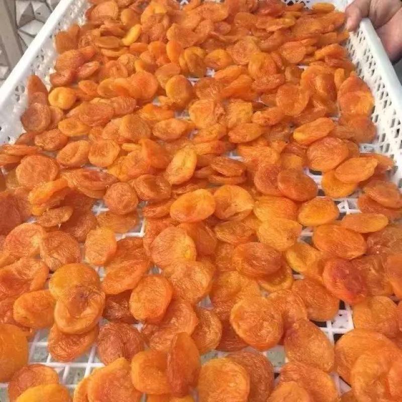 杏脯，味道好酸，很好吃颜色太漂亮