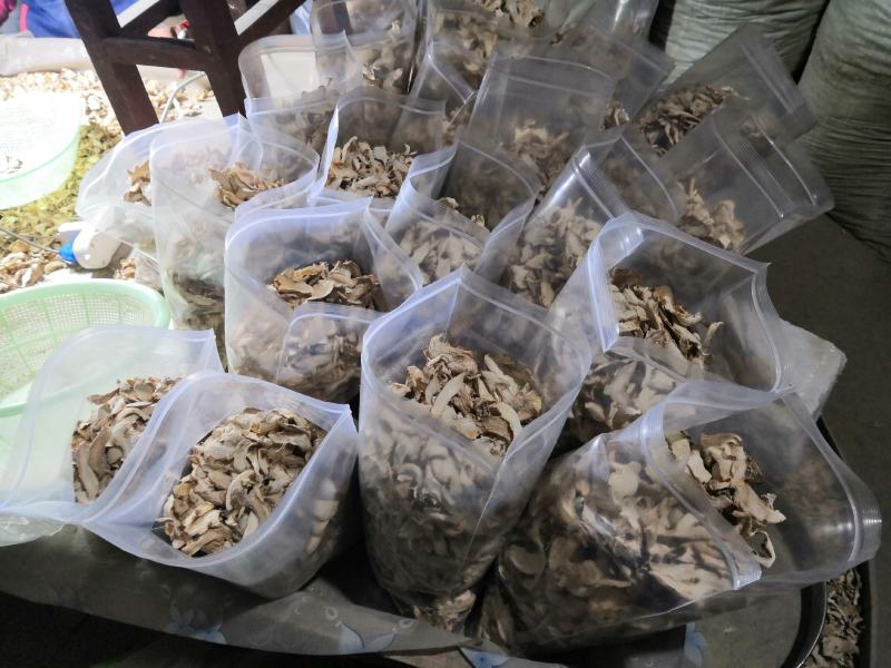 贵州黄果树小黄姜干姜片，香味好，辣度高，