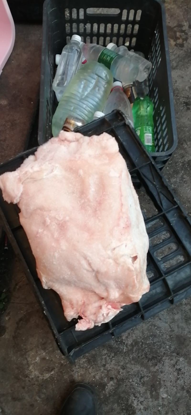 新鲜板油，每天从市场上收回来的，货源充足，生鲜食品不退换