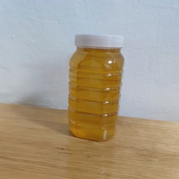 长白山老克里湖山脚下的林场蜂蜜