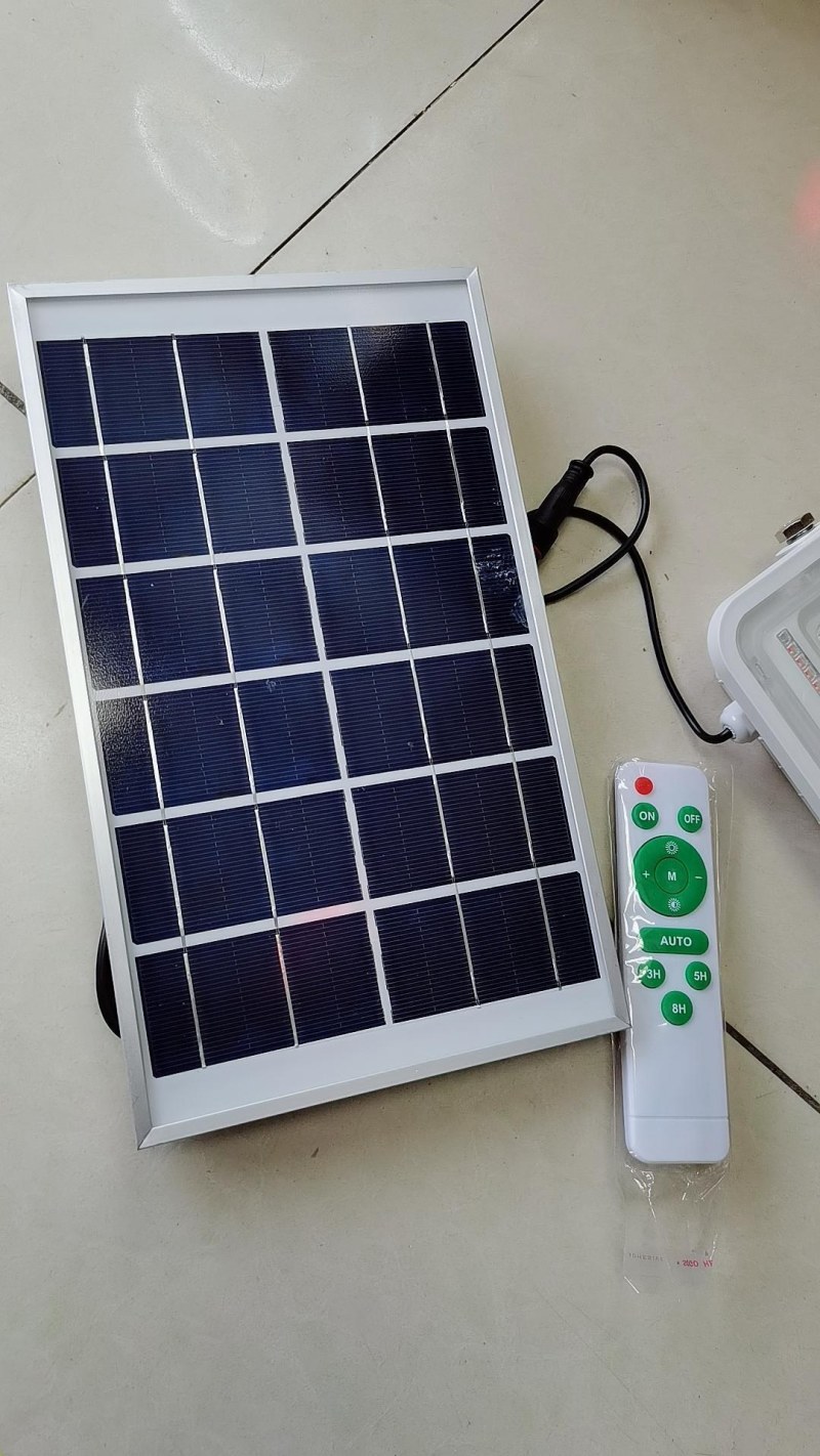 超亮太阳能灯家用庭院新农村路灯LED100瓦户外投光灯全