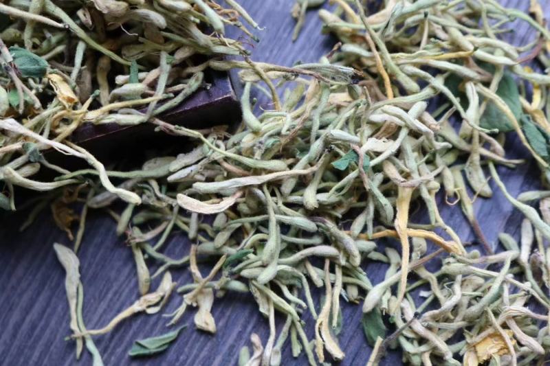 普通金银花性价比高颜色会淡点