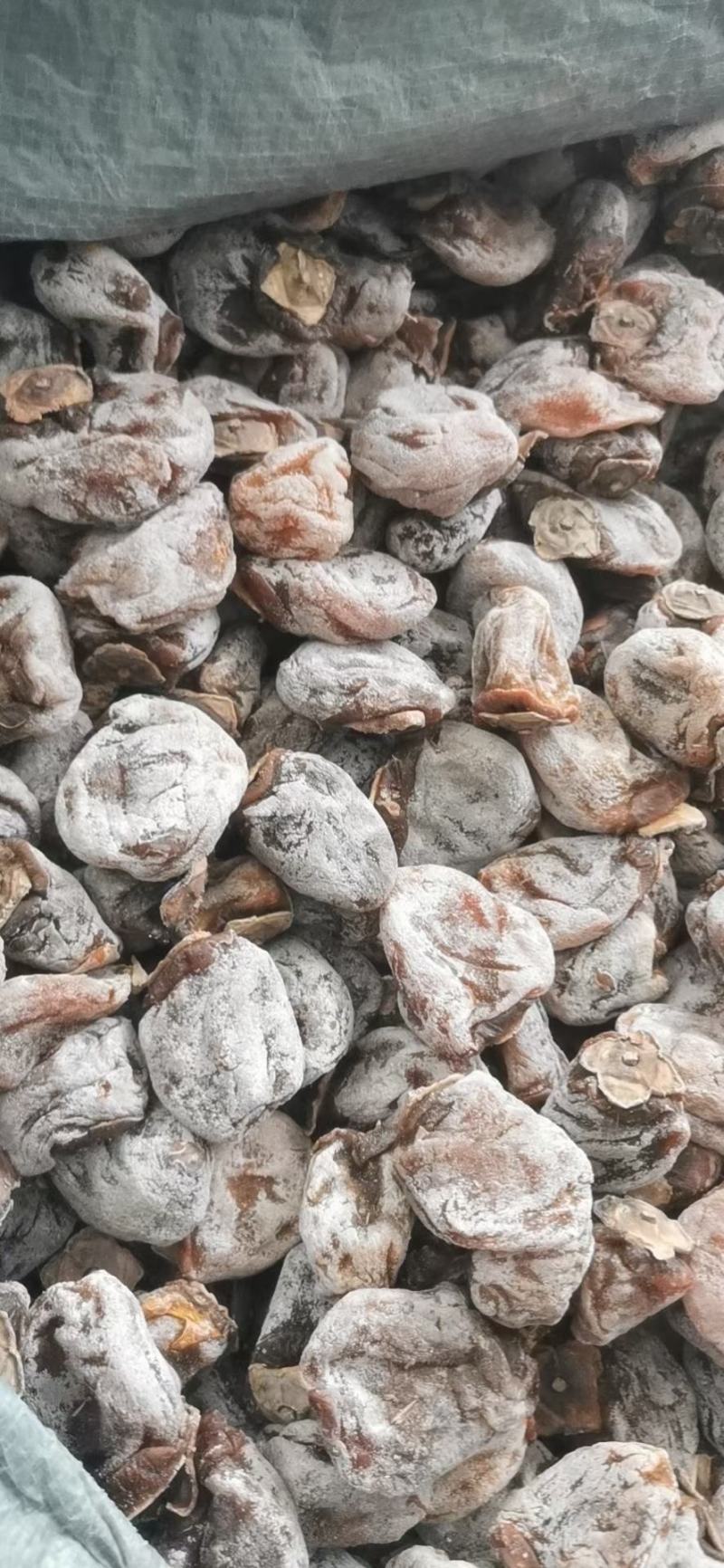 这是自己家的柿饼，传统加工工艺，无任何添加，自然晾晒