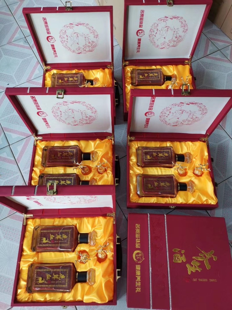 新鲜鹿茸血加酒保鲜发货新鲜加酒保鲜发货一瓶一斤五百毫升
