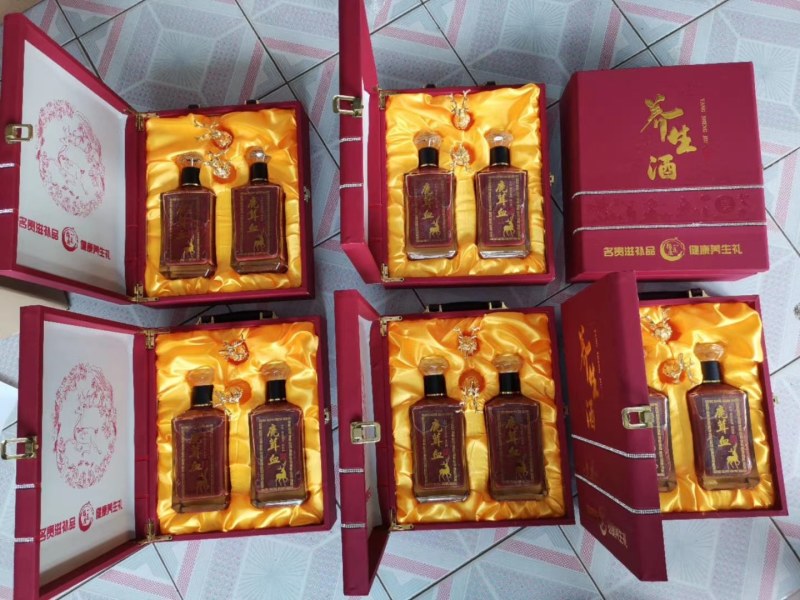 新鲜鹿茸血加酒保鲜发货新鲜加酒保鲜发货一瓶一斤五百毫升