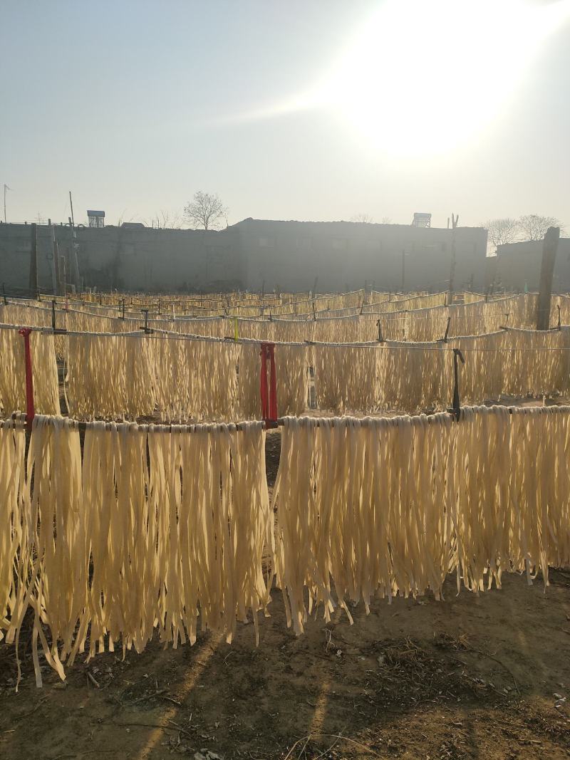纯红薯粉条，沙土地红薯，自产自销无任何添加剂，不含硫磺，
