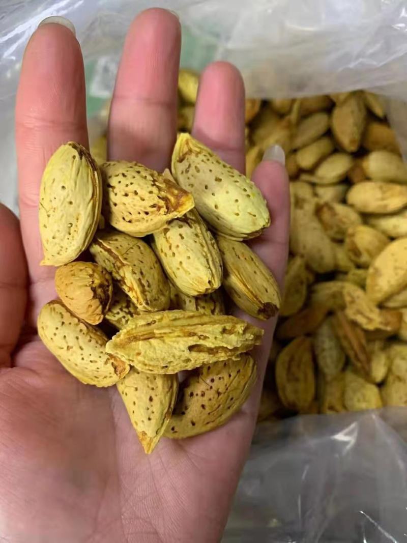 碧根果巴旦木地摊展销会热卖产品