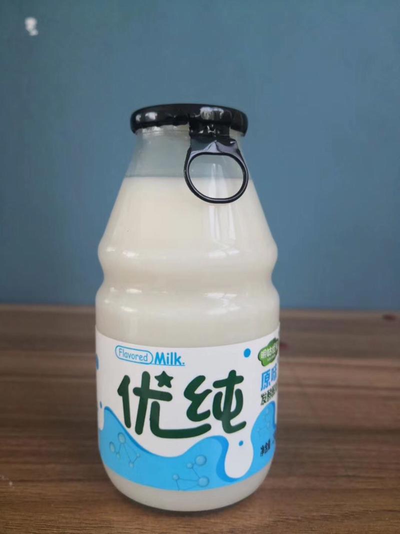 优纯酸奶蛋白1.0的玻璃瓶口感非常