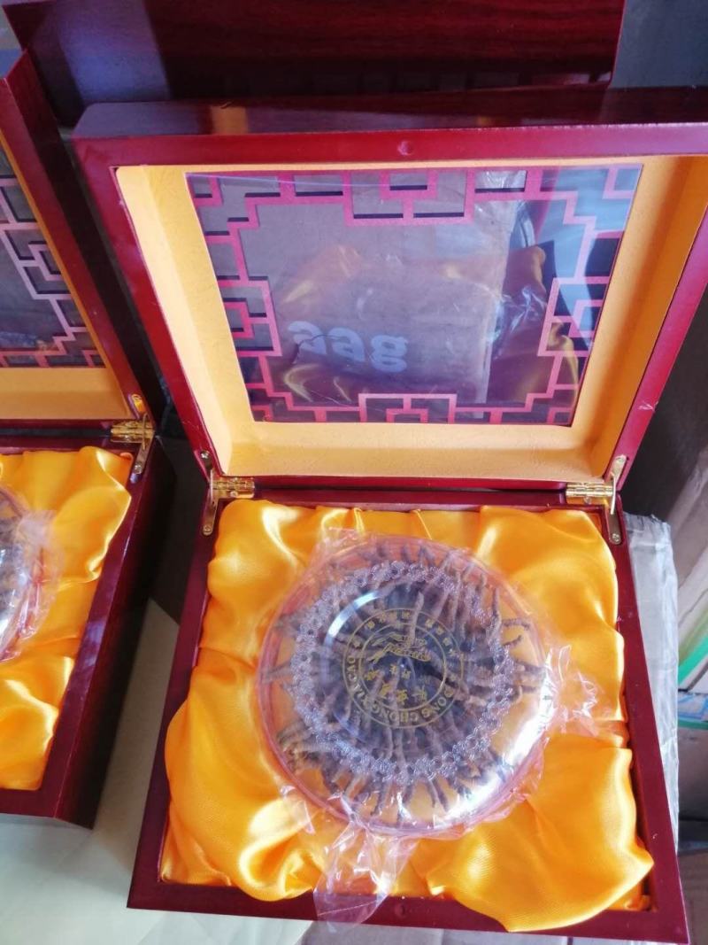 冬虫夏草玉树产，礼盒包装，一件代发，全国包邮，量大从优！