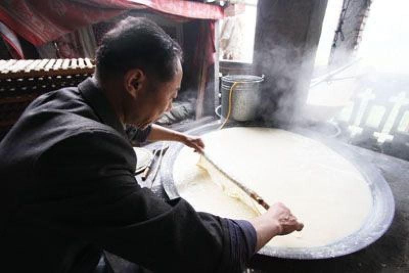 豆笋豆笋又名豆筋，是四川省开江县著名的地方小吃。